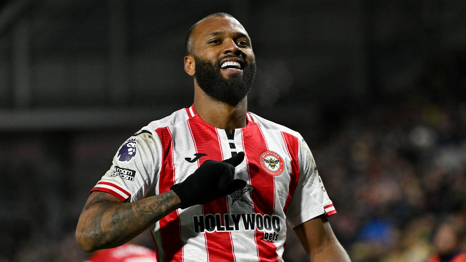 Officiellt: Brentford förlänger med succéanfallaren