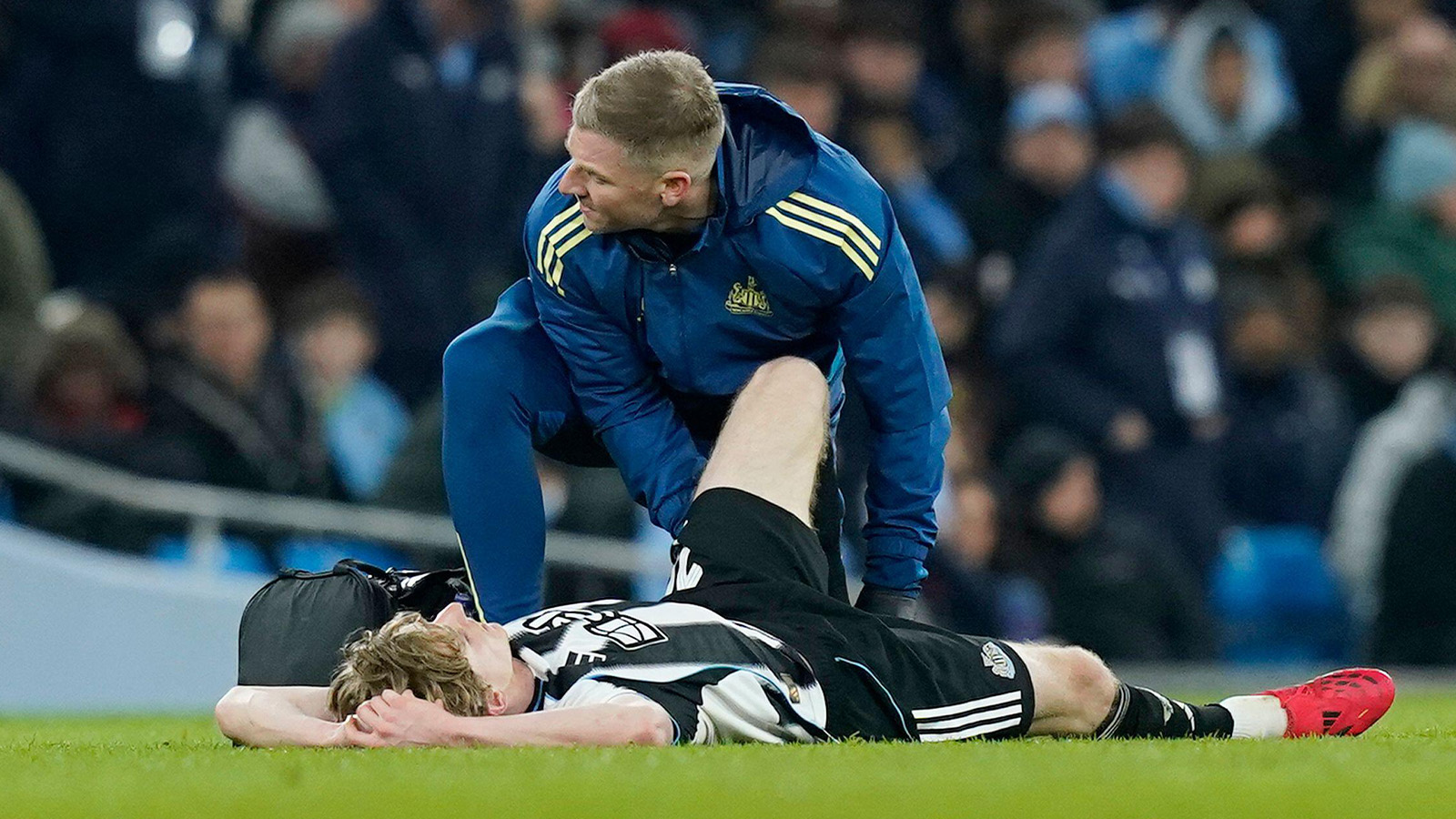 Newcastle-stjärnan utbytt med befarad hamstring-skada