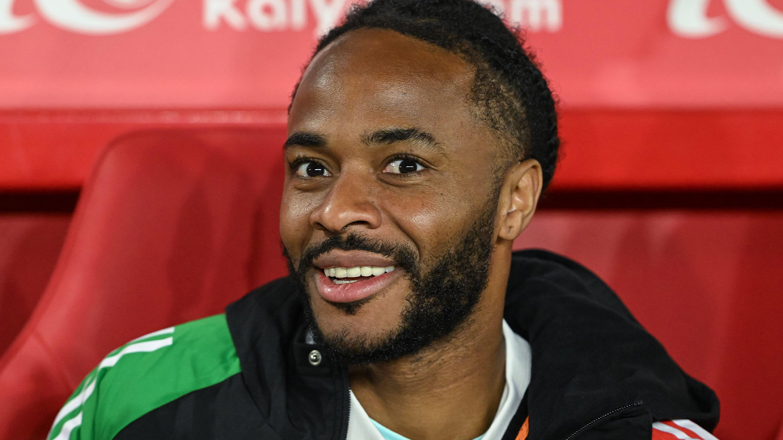 Sterling erbjuden till oväntad klubb: ”Inte seriöst”