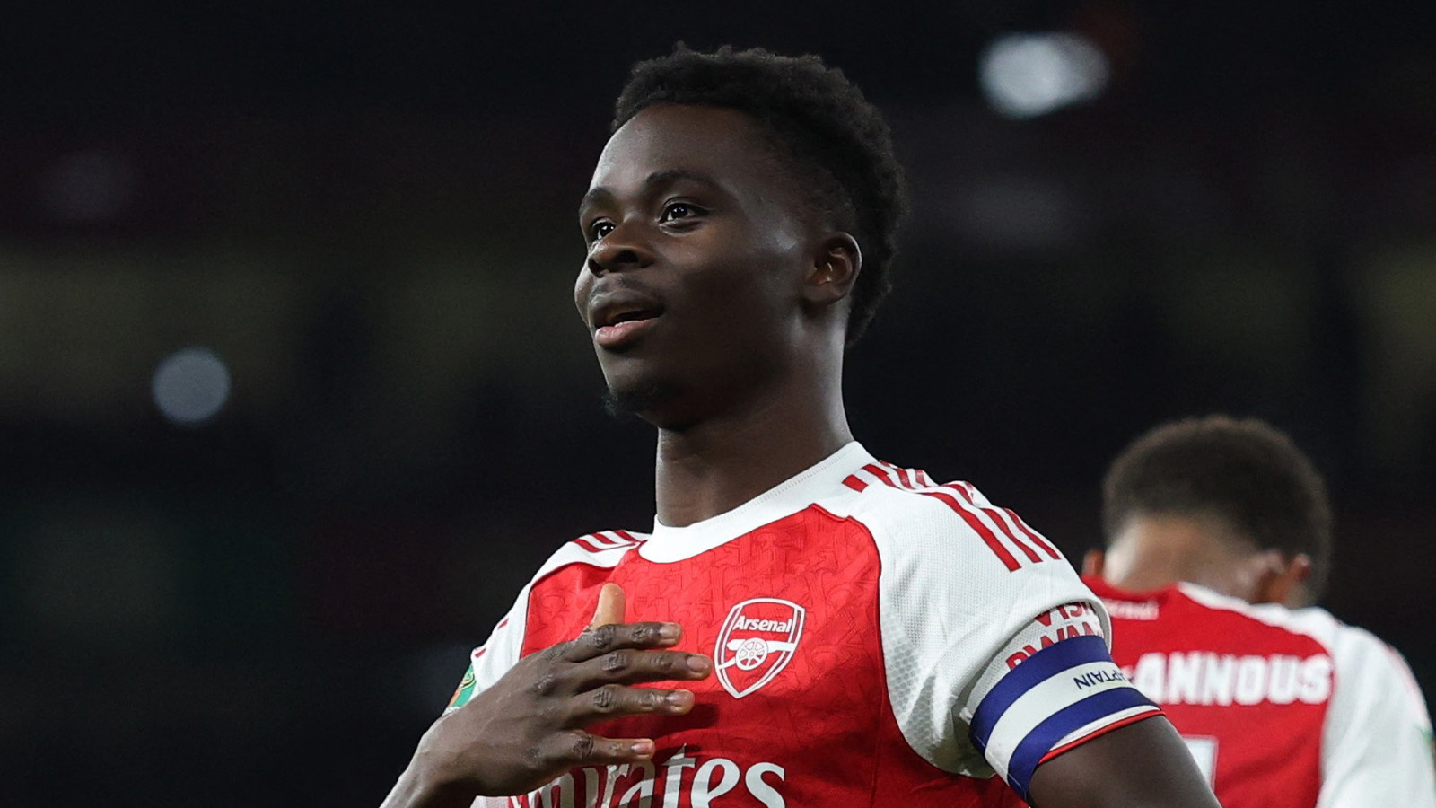 Uppgifter: Saka blir Arsenals bäst betalda spelare