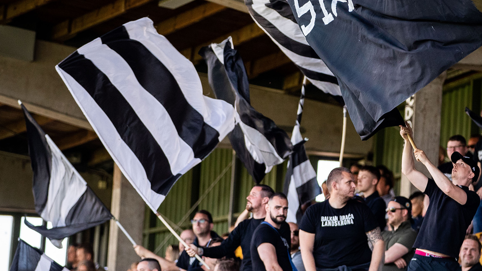 Supportarnas markering: ”Lägg ner daltandet”