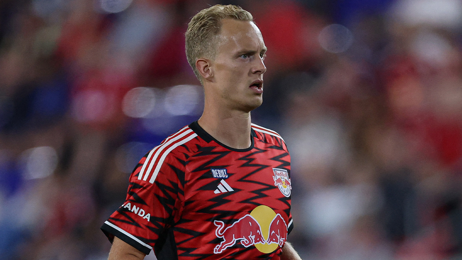 Mardrömskväll för Berggren – utvisad i storförlust