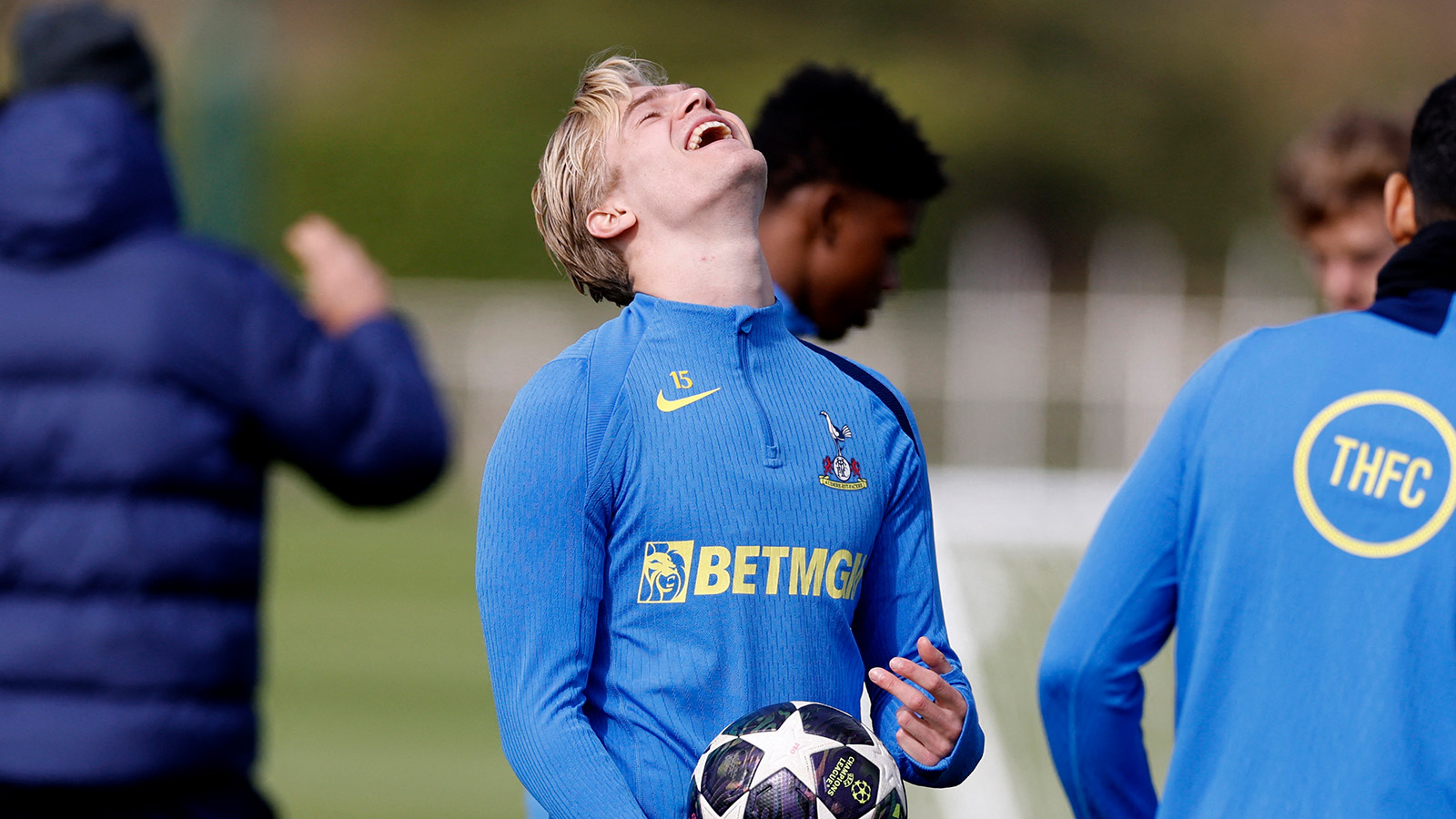 Bergvall tillbaka i träning med Spurs