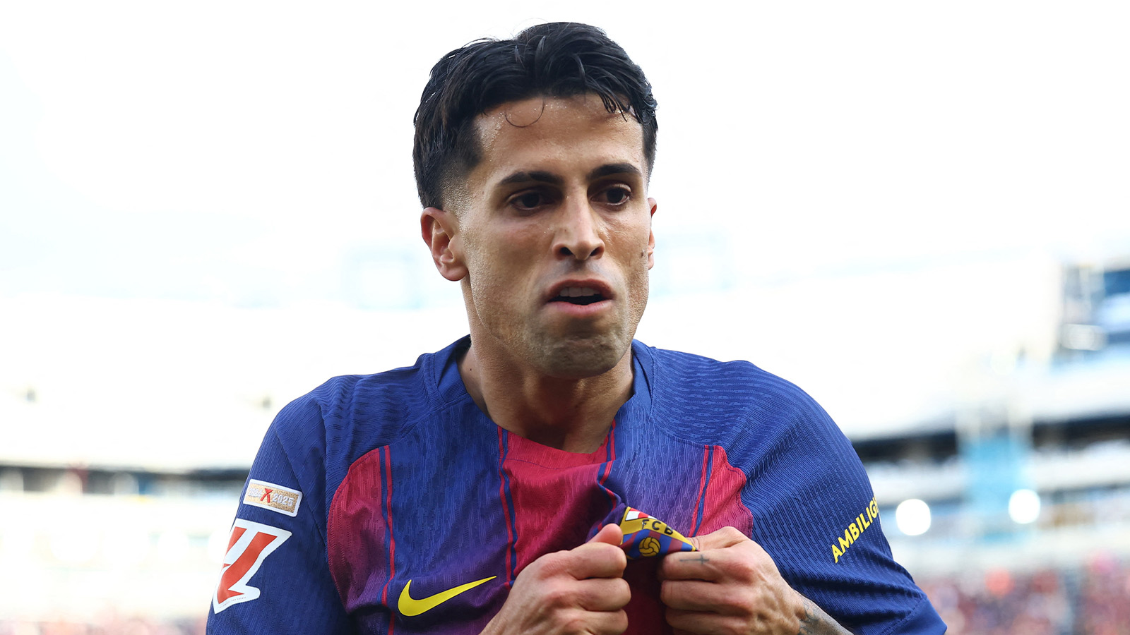 Uppgifter: Barcelona i samtal om att köpa loss Cancelo