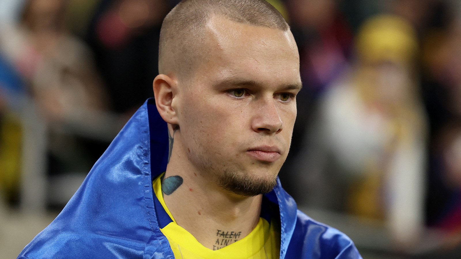 Avstängde stjärnan tränar med amatörklubb