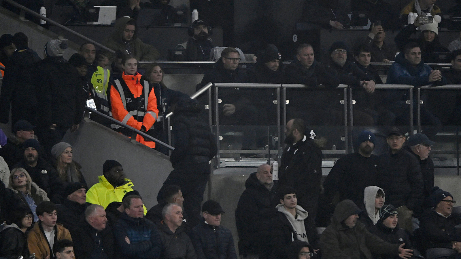 Spurs mardröm – publiken går hem i halvtid