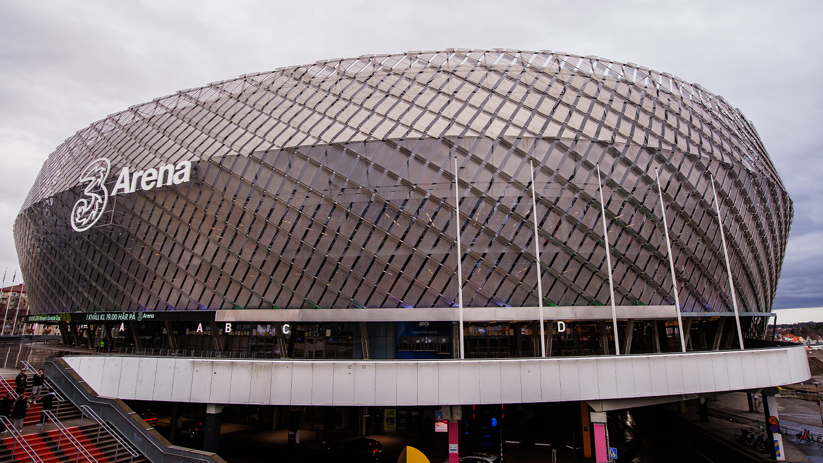 Vändningen: Stängt tak i premiären