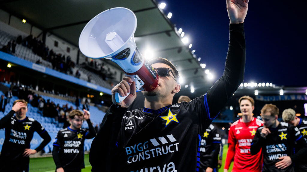 260423 Sirius Isak Bjerkebo jublar efter fotbollsmatchen i Allsvenskan mellan Malmö FF och Sirius den 23 april 2026 i Malmö.
