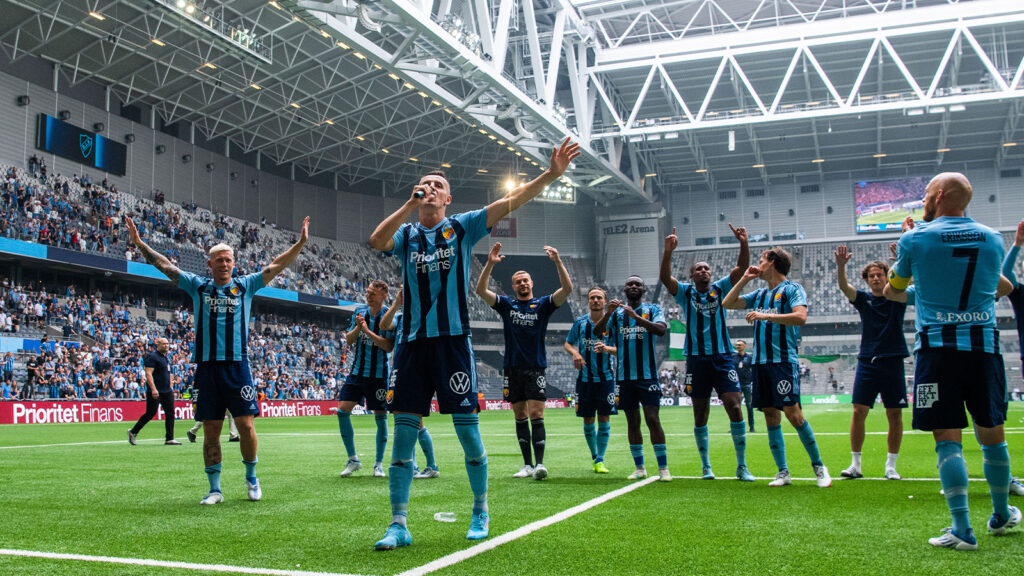 220703 Djurgårdens Haris Radetinac jublar efter fotbollsmatchen i Allsvenskan mellan Djurgården och Hammarby den 3 juli 2022 i Stockholm.
