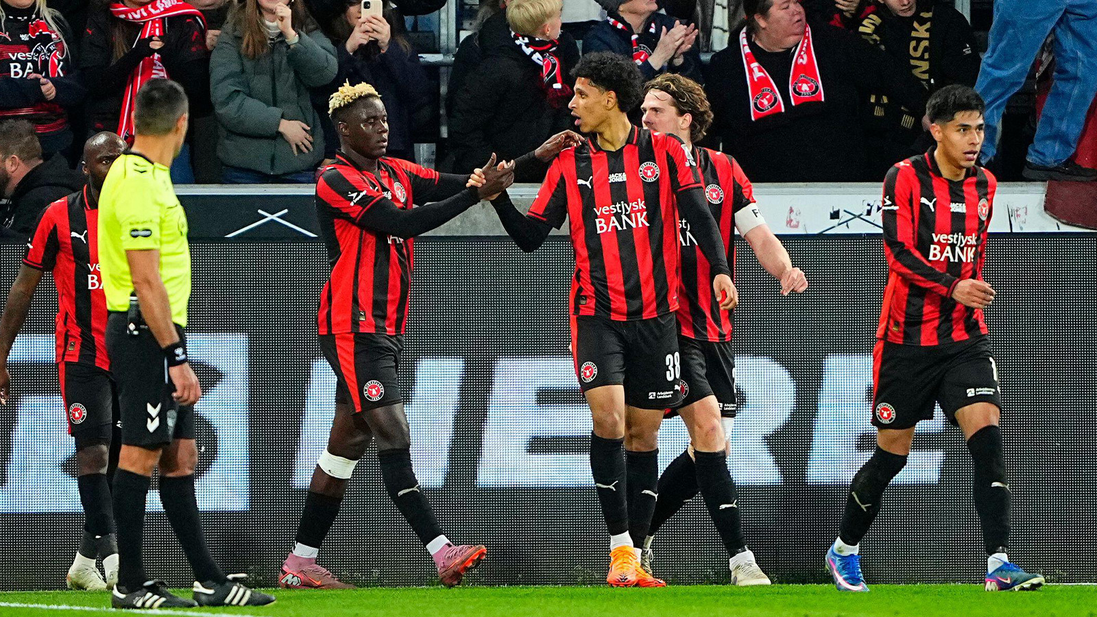 Klart: Svensk talang lämnar för dansk klubb