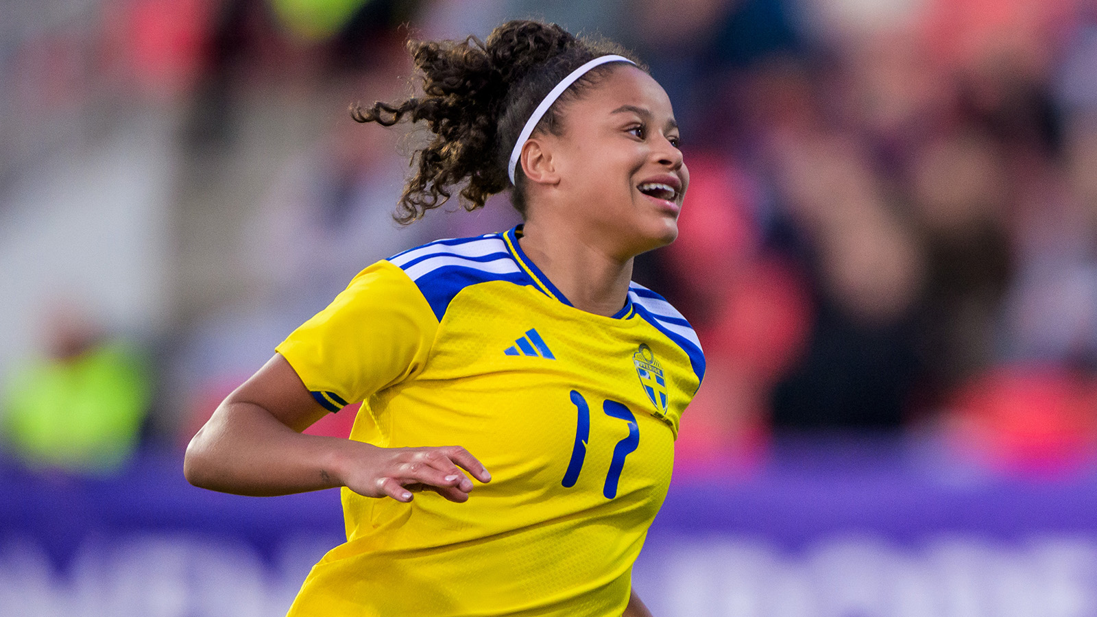 JUST NU: Schröder träffar stolpen direkt