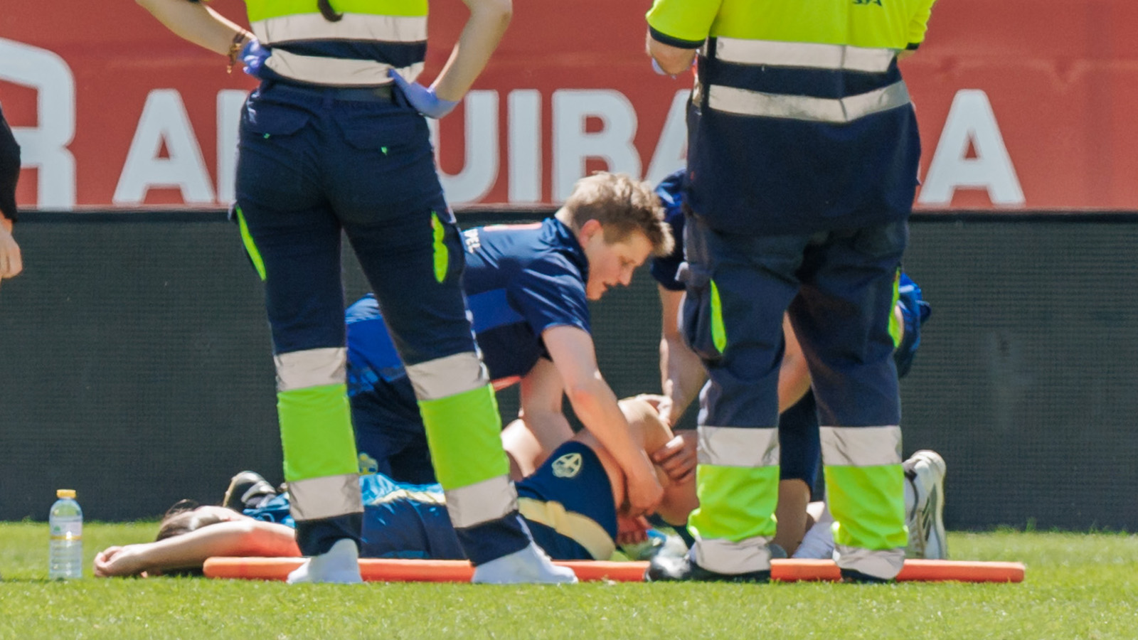 Otäcka bilder i finalen – Wijk vred sig i smärta