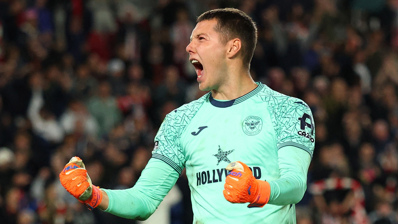 Klart: Förre Elfsborgs-keepern förlänger med Brentford