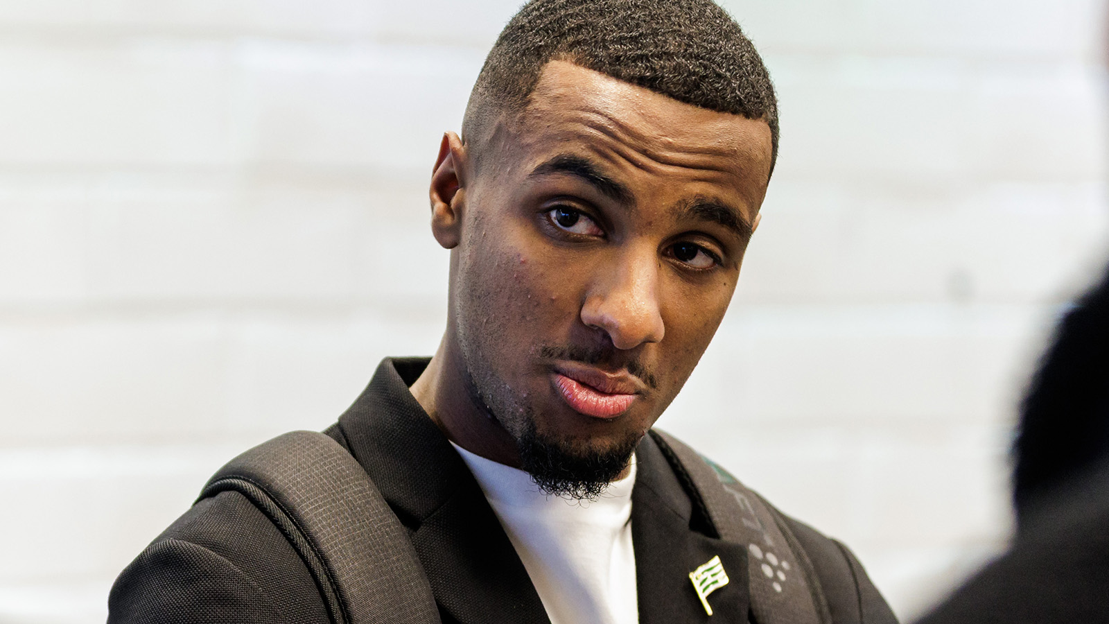 Jättesmäll för Bajen – Abraham bänkad