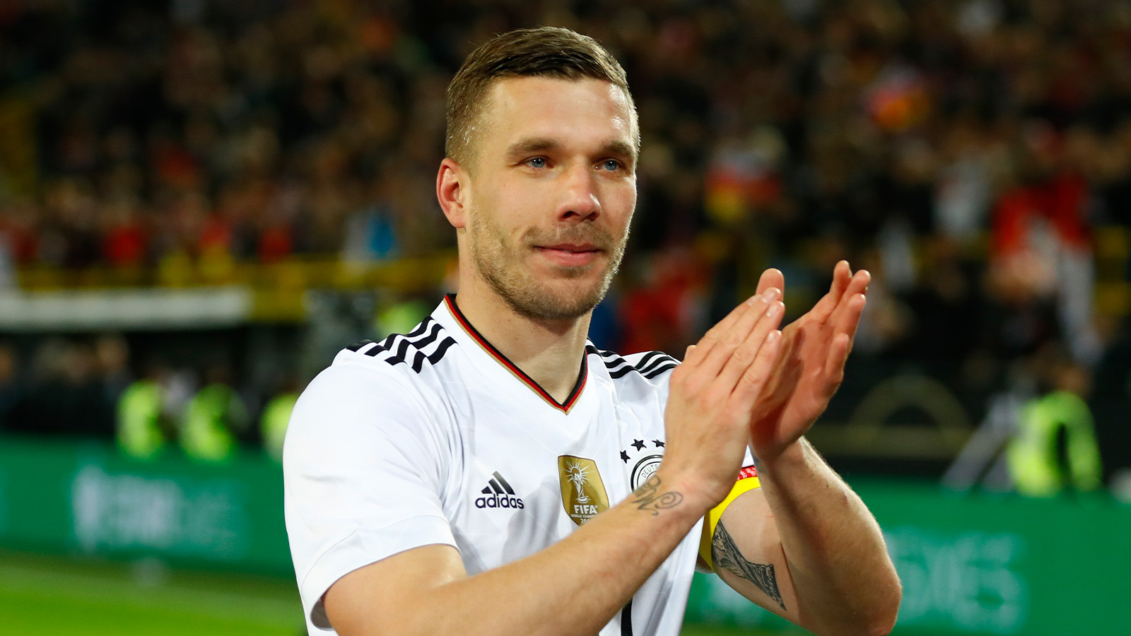 Officiellt: Podolski avslutar karriären