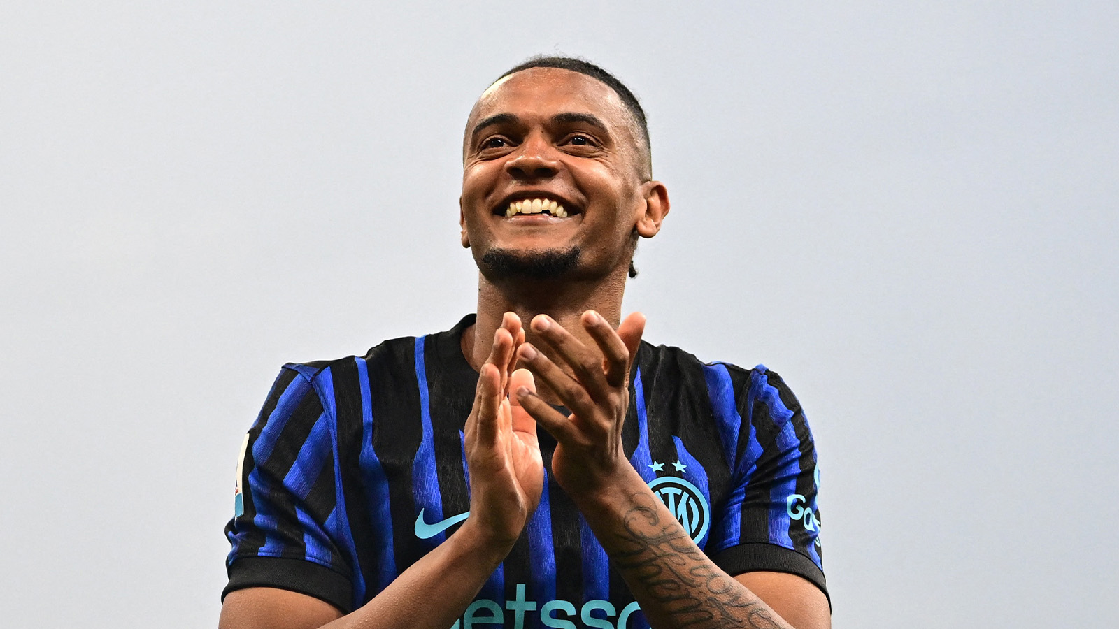 Uppgifter: Inter köper loss Akanji från City