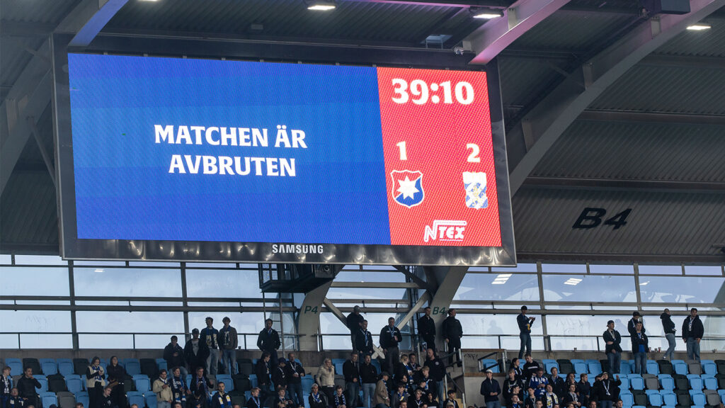 Storbilsskärmen efter att matchen blivit avbruten under fotbollsmatchen i Allsvenskan mellan Örgryte och IFK Göteborg den 18 maj 2026 i Göteborg.

