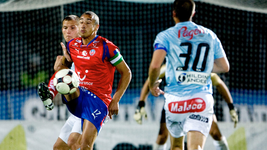 Fotboll, Allsvenskan, Malmö FF - Helsingborg: Henrik Larsson, Helsingborg, spelar fram till 2-1 målet. © Bildbyrån - 75600

