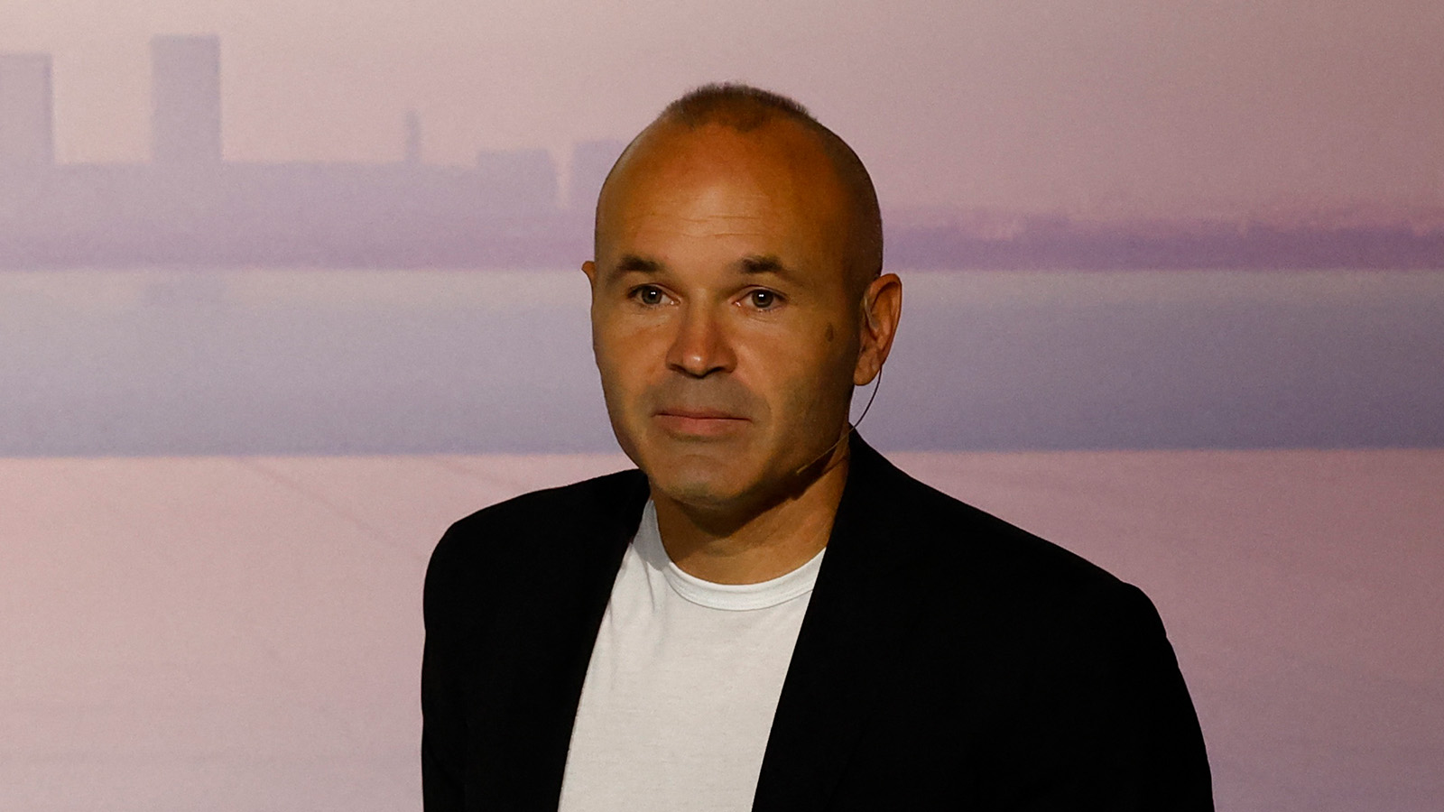 Uppgifter: Iniesta nära första tränarjobbet