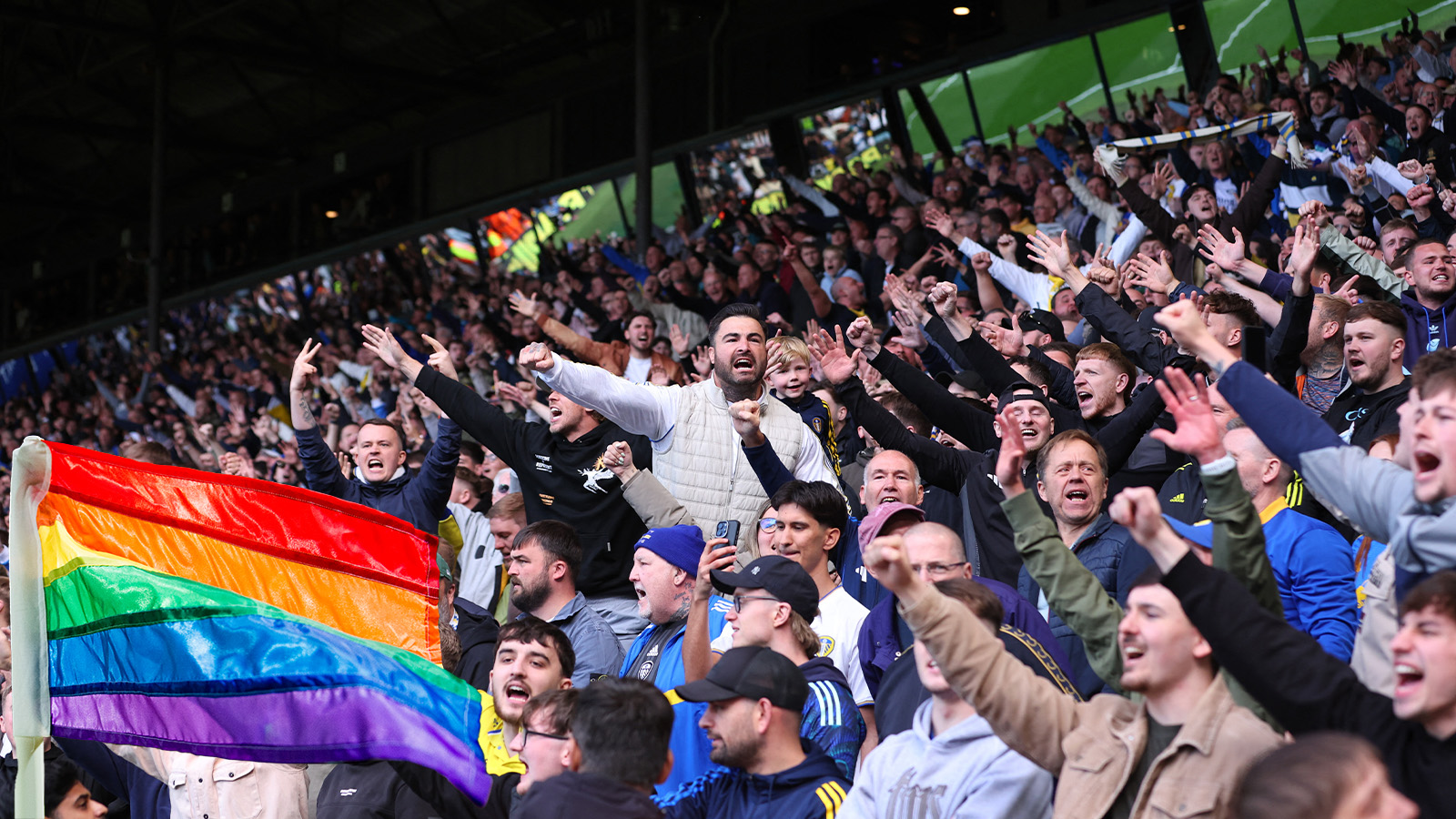 Leeds straffar supportrar efter homofobiska ramsor