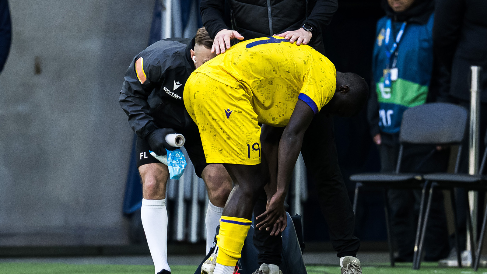 Tungt för Mjällby – Manneh ut skadad