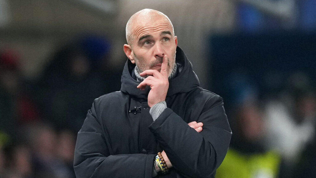 ARKIVBILD – Chelseas huvudtränare Enzo Maresca reagerar under fotbollsmatchen i Champions Leagues inledande fas mellan Atalanta BC och Chelsea FC i Bergamo, Italien, den 9 december 2025. (AP Photo/Antonio Calanni, arkivbild)
