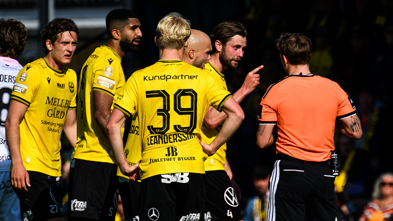 Mardröm för Mjällby – Norén utvisad strax före paus