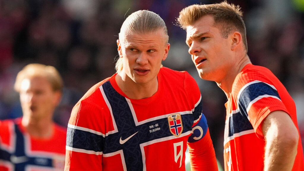 Oslo 2026-03-31. Erling Haaland och Alexander Sørloth under den internationella träningsmatchen i fotboll mellan Norway och Switzerland på Ullevaal Stadion. Foto: Terje Pedersen / NTB. Denna text är automatiskt översatt.
