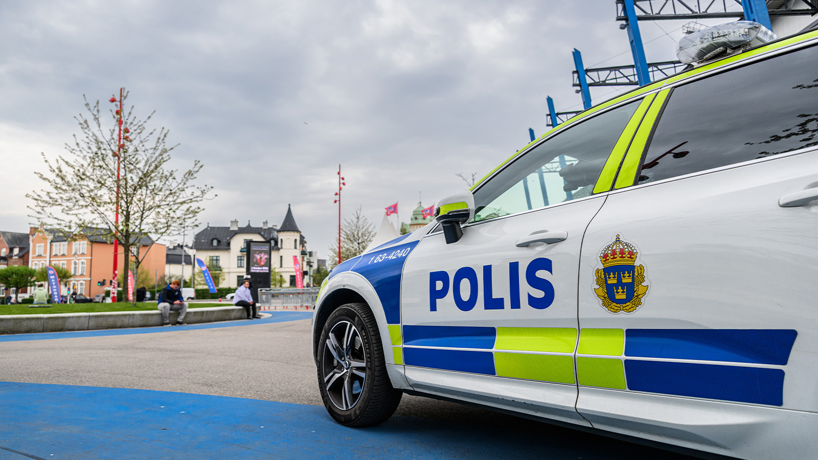 Polis skadad – utreder mordbrand