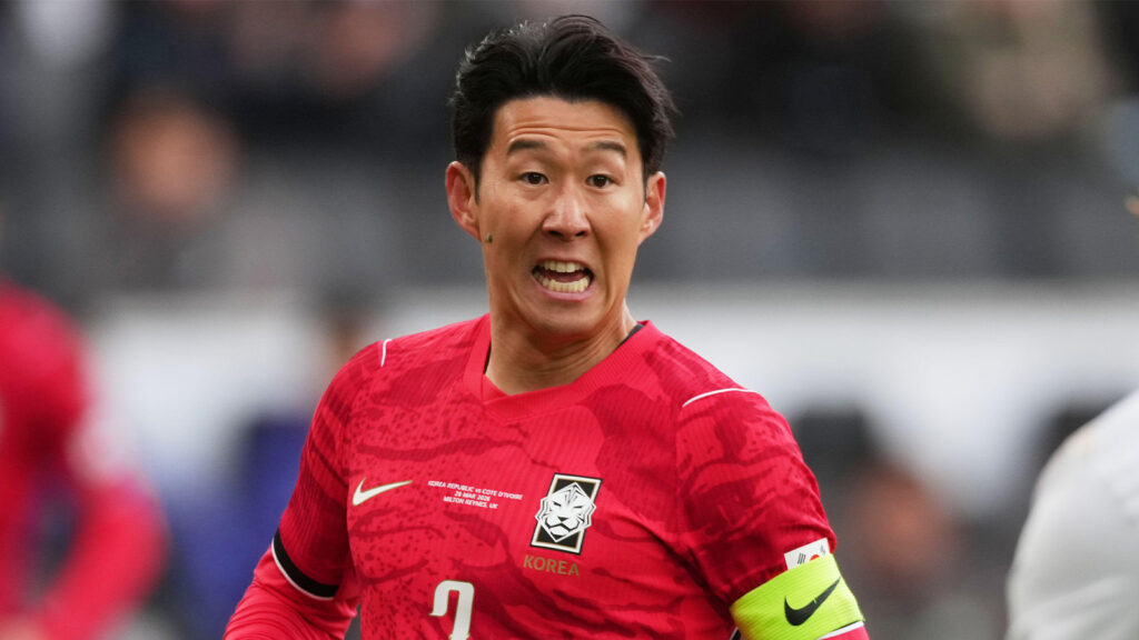 ARKIVBILD – Son Heung-min från South Korea går mot bollen under den internationella träningsmatchen i fotboll mellan South Korea och Ivory Coast i Milton Keynes, England, lördagen den 28 mars 2026. (AP Photo/Dave Shopland, arkivbild)
