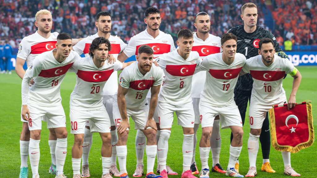 Berlin, Tyskland – 6 juli 2024: Kvartsfinal i UEFA Euro 2024 mellan Netherlands och Turkey, 2–1. Turkeys landslag.