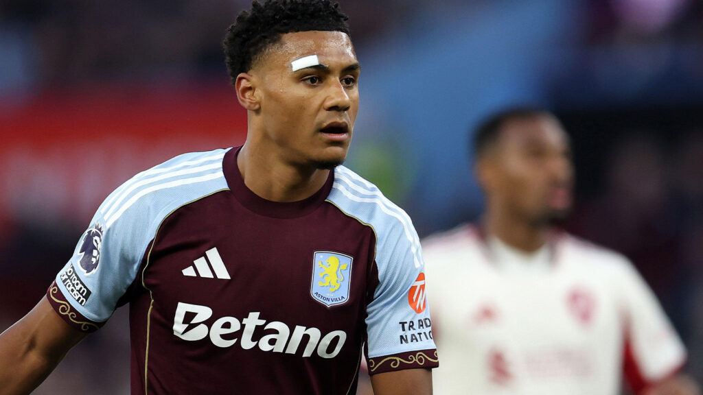 Birmingham, Storbritannien. 15 maj 2026. Aston Villas Ollie Watkins tittar på. Premier League-match, Aston Villa mot Liverpool på Villa Park i Birmingham fredagen den 15 maj 2026.
