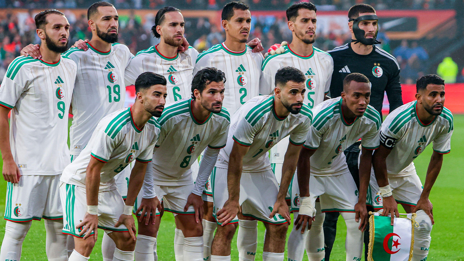 **Lagfoto av Algeriet, målvakten Luca Zidane från Algeriet, Rayan Aït-Nouri från Algeriet, Zineddine Belaïd från Algeriet, Aïssa Mandi från Algeriet, Achref Abada från Algeriet, Mohamed Amoura från Algeriet, Houssem Aouar från Algeriet, Nabil Bentaleb från Algeriet, Ramiz Zerrouki från Algeriet, Riyad Mahrez från Algeriet, Amine Gouiri från Algeriet under den internationella träningslandskampen mellan Nederländerna och Algeriet på Stadion Feijenoord den 3 juni 2026 i Rotterdam, Nederländerna. (Källa: Wart Brinkerhof/MTB-Photo/Alamy Live News)**
