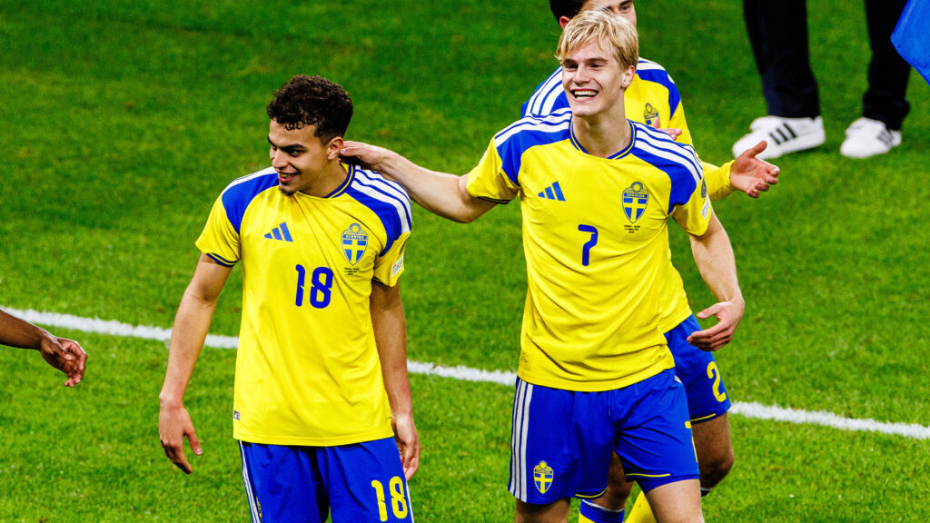 **Anthony Elanga, Yasin Ayari, Lucas Bergvall och Victor Nilsson Lindelöf firar efter VM-kvalets playofffinal mellan Sverige och Polen den 31 mars 2026 i Stockholm.**
