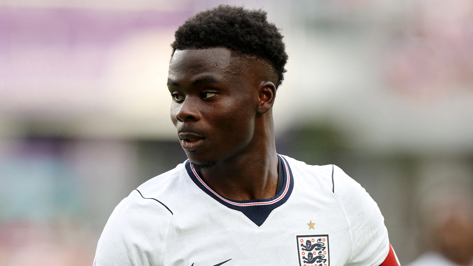 JUST NU: Saka bänkas för England