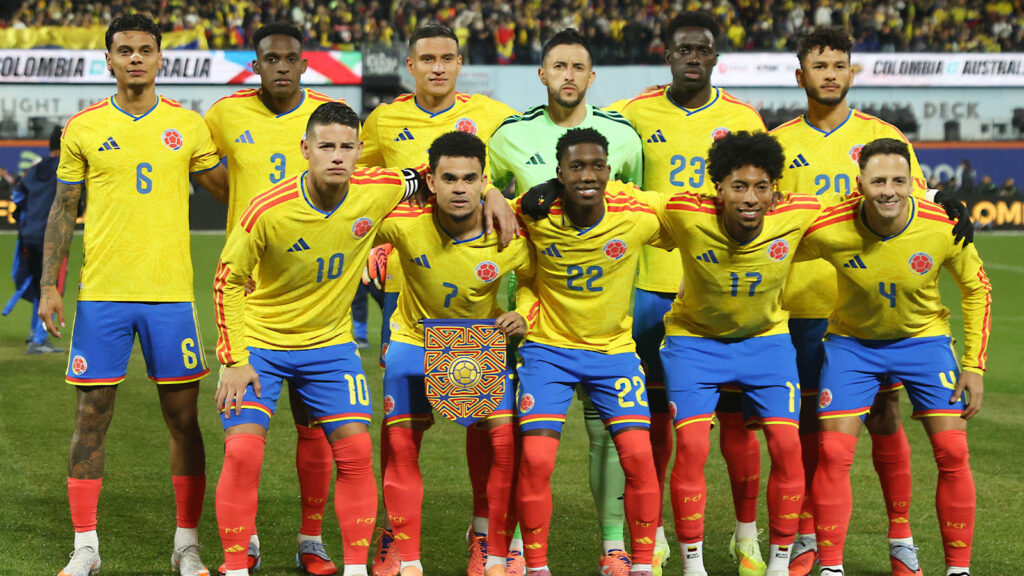 ARKIVBILD – Colombias spelare poserar för ett lagfoto före den internationella träningsmatchen mot Australia tisdagen den 18 november 2025 i New York City. (AP Photo/Heather Khalifa, arkivbild)
