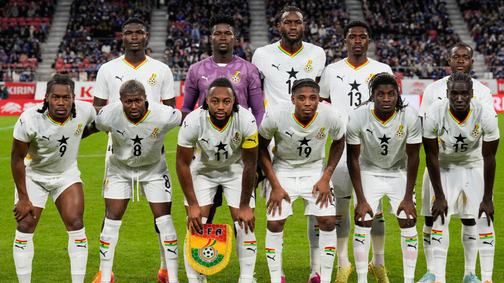 ARKIVBILD – Ghanas spelare poserar för ett lagfoto före den internationella träningsmatchen i fotboll mellan Japan och Ghana i Toyota i centrala Japan, fredagen den 14 november 2025. (AP Photo/Eugene Hoshiko, arkivbild)
