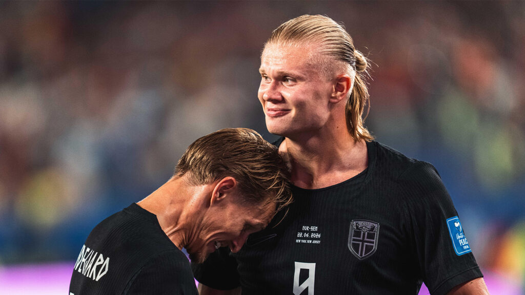 **Erling Haaland från Norge och Martin Ødegaard från Norge firar efter ett mål under fotbolls-VM 2026, grupp I-matchen mellan Norge och Senegal den 23 juni 2026 på MetLife Stadium i East Rutherford, New York, New Jersey, USA. Foto: Alexandre Martins/DPPI. Källa: DPPI Media/Alamy Live News.**
