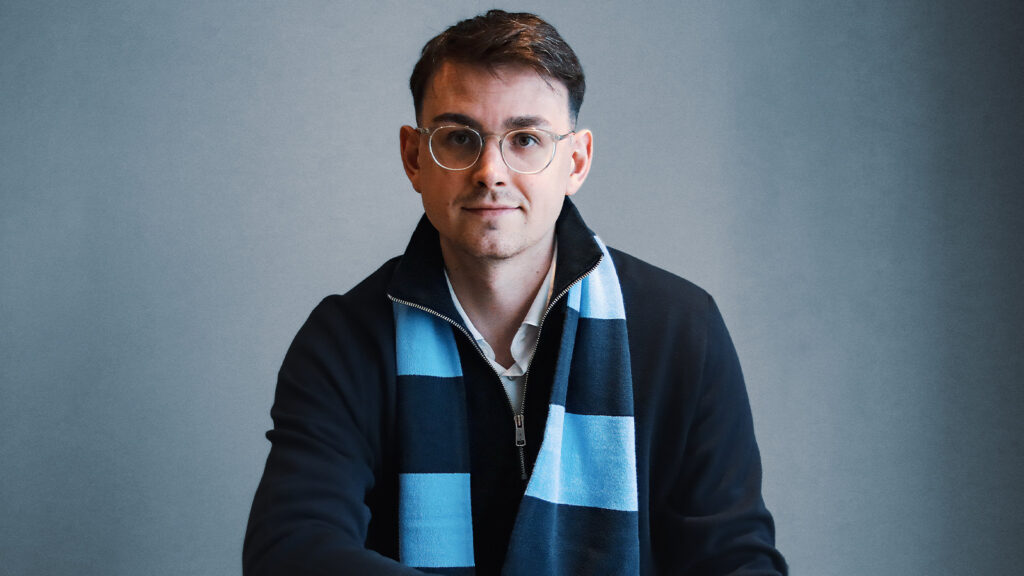 260616 Maximilian Hahn poserar för ett porträtt sedan han blivit klar som Fotbollschef för Djurgården Herr den 16 juni 2026 i Stockholm.