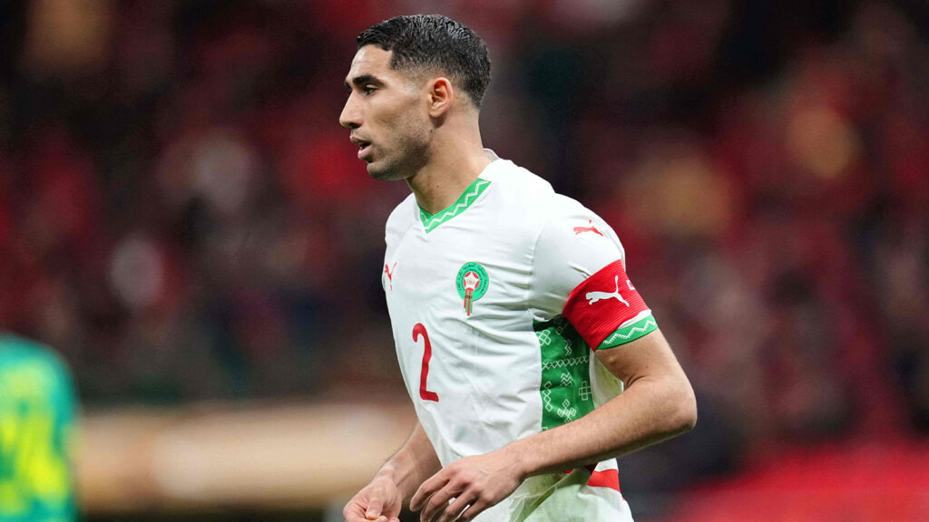 18 januari 2026. Achraf Hakimi från Morocco tittar på under finalen i 2025 Africa Cup of Nations mellan Morocco och Senegal på Stade Prince Moulay Abdellah i Rabat, Marocko. (Ulrik Pedersen/CSM – Cal Sport Media via AP Images)
