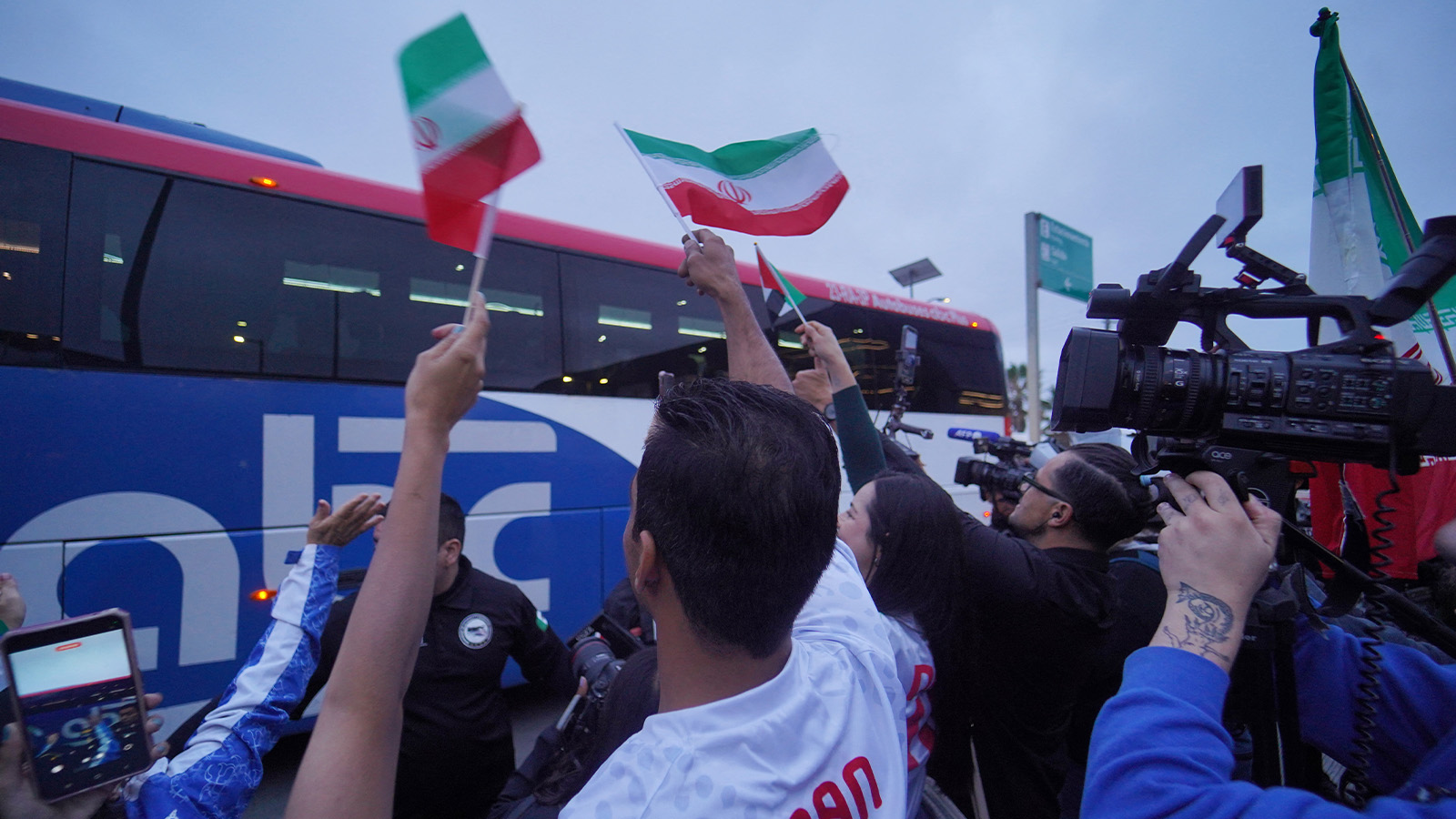 Iraniska VM-supportrar stoppas – Fifa drar tillbaka biljetter