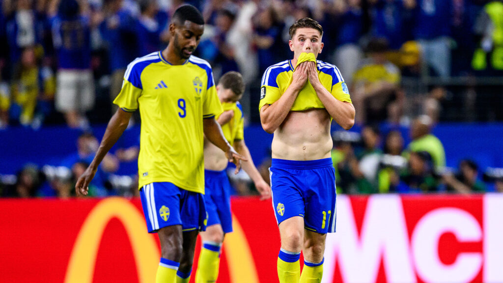 **Alexander Isak och Viktor Gyökeres deppar efter Japans 1–0-mål i grupp F-matchen mellan Japan och Sverige i fotbolls-VM 2026 den 25 juni 2026 i Dallas, USA.**
