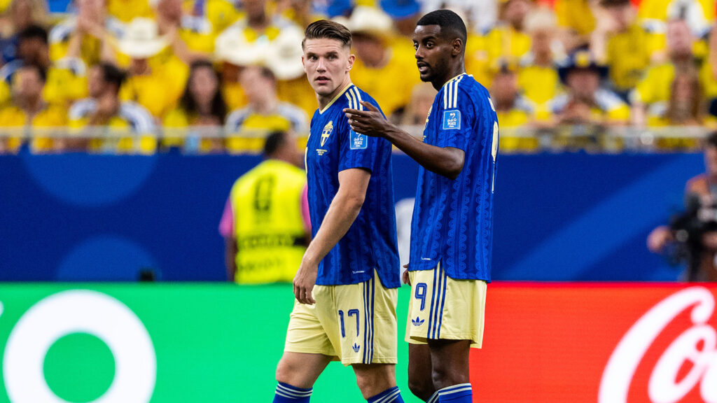 **260620 Viktor Gyökeres och Alexander Isak i Sverige under fotbolls-VM 2026-matchen mellan Nederländerna och Sverige den 20 juni 2026 i Houston.**
