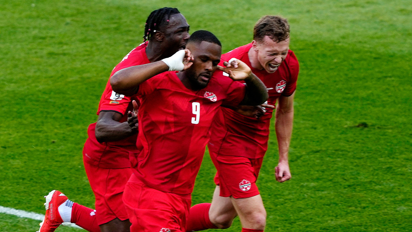 JUST NU: Delad pott i Toronto efter Larins dröminhopp