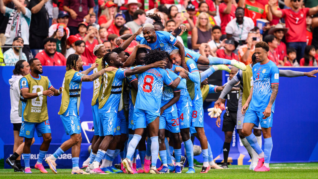 **Houston, USA. 17 juni 2026. Fotboll, herrar: VM, Portugal mot DR Kongo, gruppspel, grupp K, första omgången, Houston Stadium. Yoane Wissa (DR Kongo) firar med sina lagkamrater efter att ha gjort kvitteringsmålet till 1–1. Observera: I enlighet med FIFA:s regler får dessa bilder endast användas för redaktionella ändamål. Kommersiell användning är förbjuden. Det är dessutom inte tillåtet att skapa videoliknande sekvenser eller att göra några ändringar i bilden, vare sig i förgrunden eller bakgrunden. Källa: Tom Weller/dpa/Alamy Live News.**