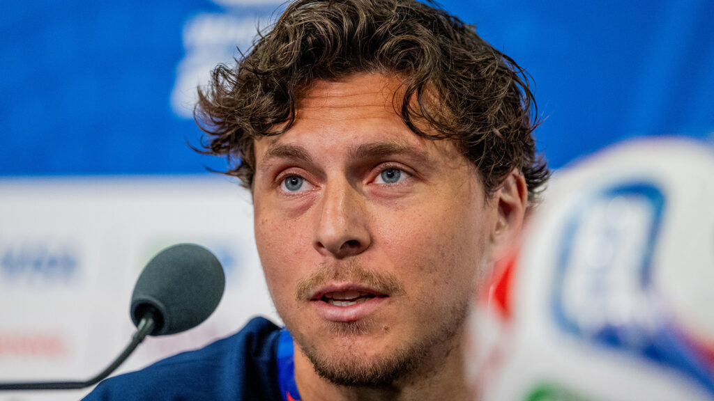 **Victor Nilsson Lindelöf under Sveriges presskonferens på dag 19 av fotbolls-VM 2026 den 29 juni 2026 i New Jersey, USA.**