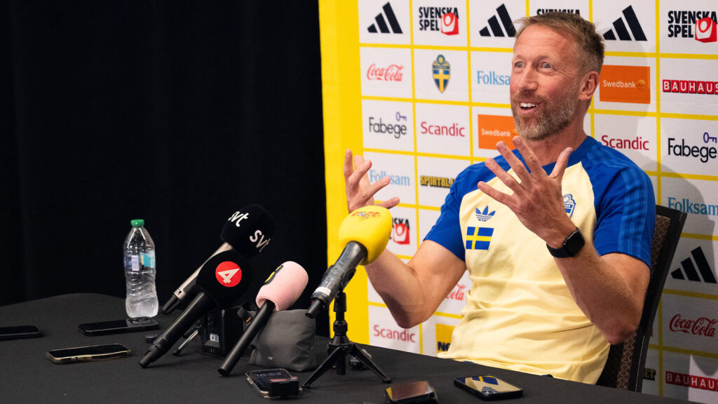**260622 Sveriges herrlandslags förbundskapten Graham Potter vid en pressträff under dag 12 av fotbolls-VM 2026 den 22 juni 2026 i Dallas.**