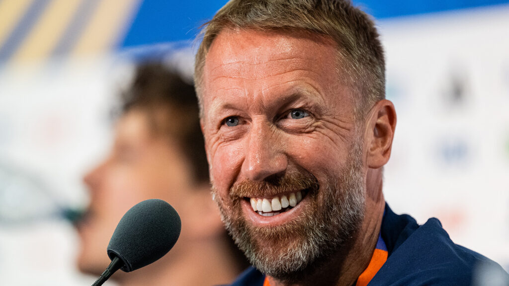 **Sveriges förbundskapten Graham Potter under en presskonferens på dag 19 av fotbolls-VM 2026 den 29 juni 2026 i New Jersey, USA.**