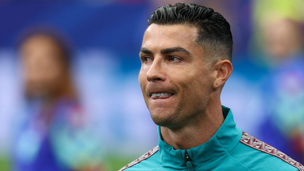 **Houston, Texas, USA – 17 juni 2026. Cristiano Ronaldo (#7) från Portugal går ut på planen före avspark i grupp K-matchen i fotbolls-VM 2026 mellan Portugal och DR Kongo den 17 juni 2026 på Houston Stadium i Houston, Texas. (Foto: David Buono/Icon Sportswire) (Icon Sportswire via AP Images)**