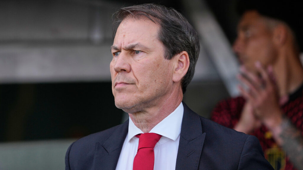 Rudi Garcia, förbundskapten för Belgium, väntar på avspark inför den internationella träningslandskampen mellan Croatia och Belgium i Rijeka, Kroatien, tisdagen den 2 juni 2026. (AP Photo/Darko Bandic)
